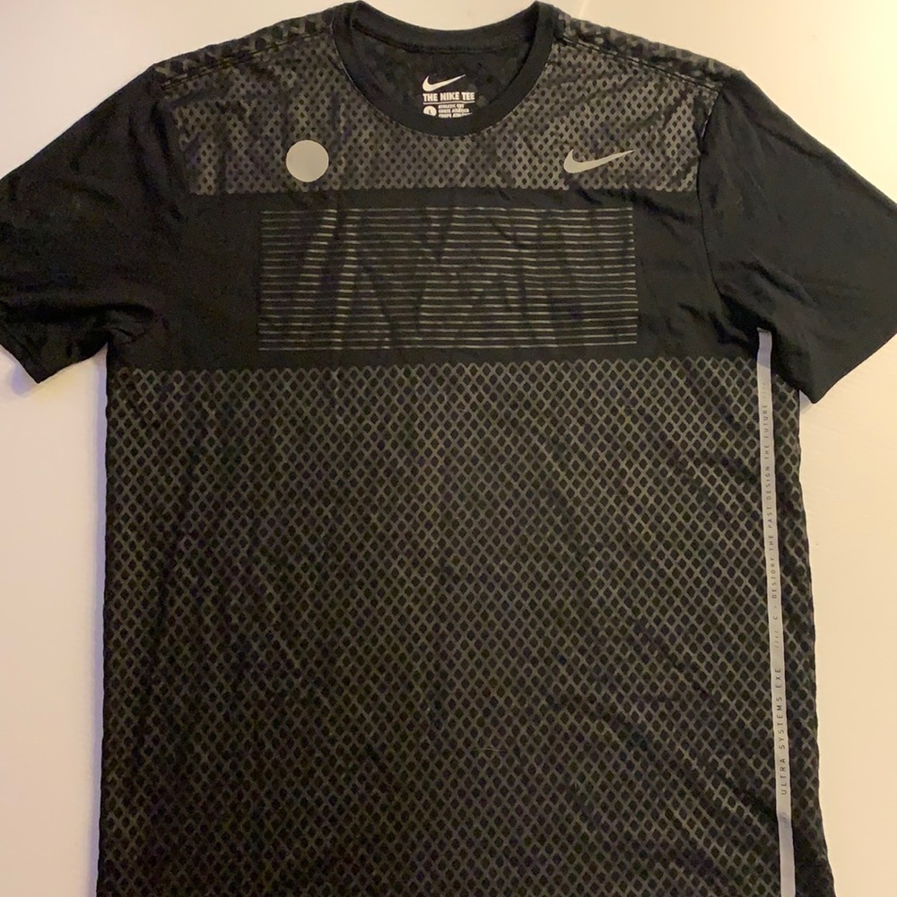 The NIKE TEE